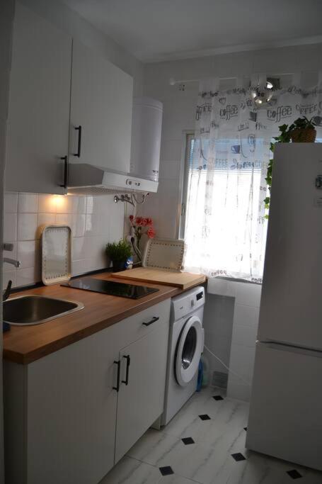 Cozy And Well Connected Apartment Sevilla Exterior foto